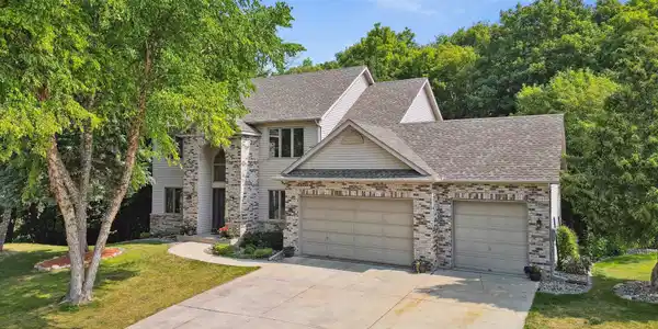 3134 Shady Cove NW