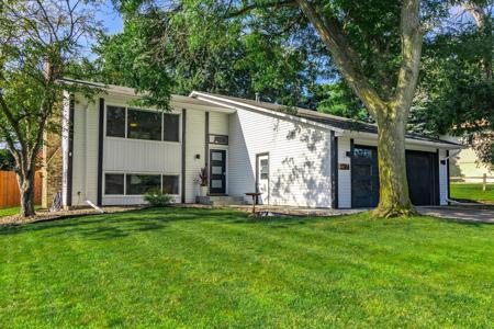 1384 Amaryllis Lane