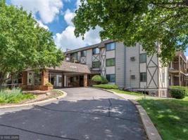 1304 W Medicine Lake Drive