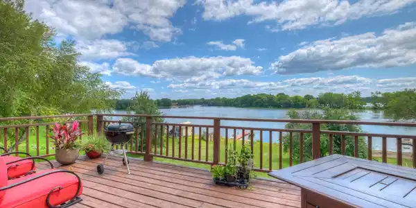 15809 Island View NW