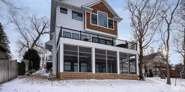 5012 Edgewater Drive