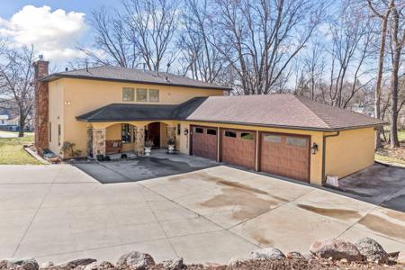6220 Barberry Circle