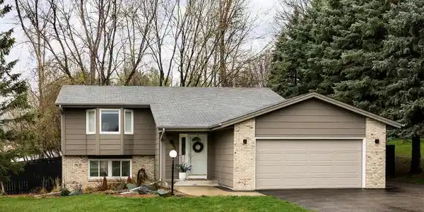 4018 Eau Claire Trail NE