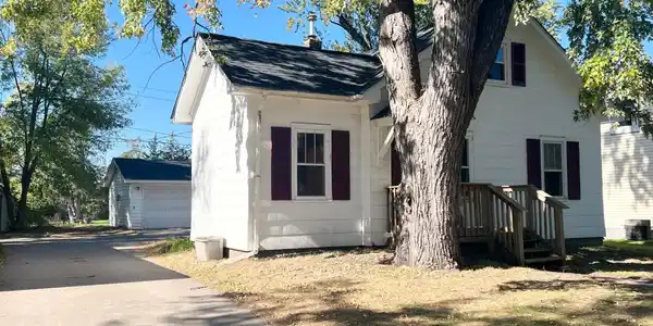 107 Wood Street N