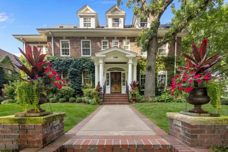 2400 W Lake Of The Isles Parkway