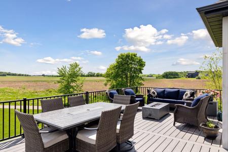 2275 Lakeshore Point Drive NE