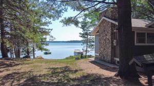 4212 Thunder Lake Lodge NE