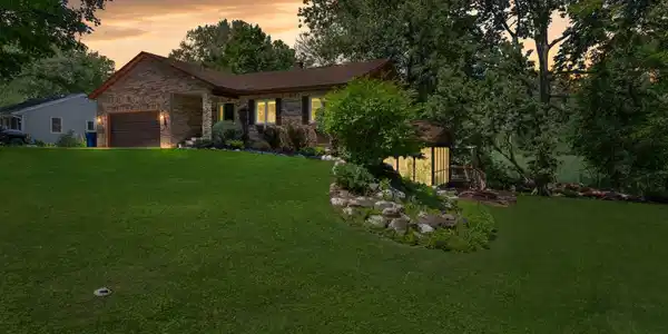 20 Woodlawn Avenue