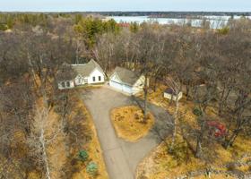 8916 Breezy Point