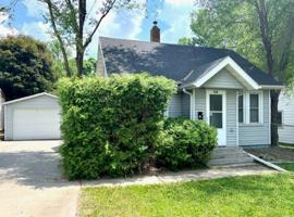 708 11th NE