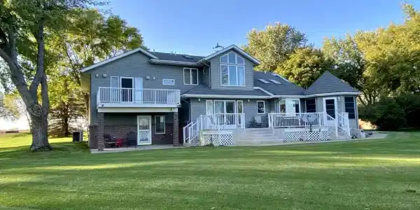 76 Lakeview