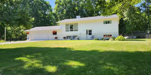 1576 Shady NE