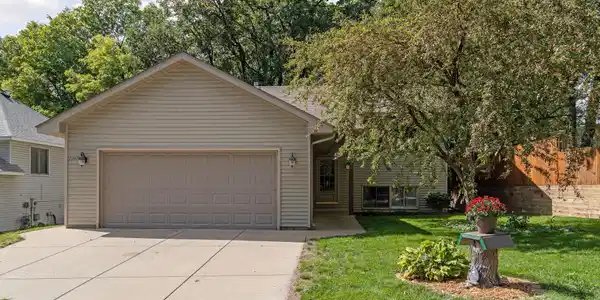 2207 Belmont