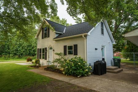 1624 10th NE