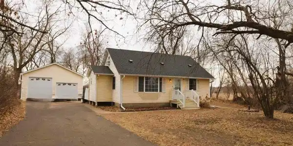 2000 Deerwood Lane NE