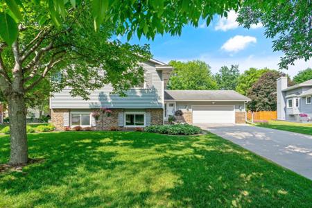 8094 Garfield NE
