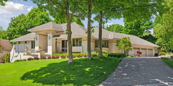 6420 Thornberry Curve