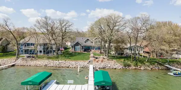 11033 Shore
