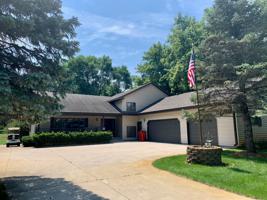 2916 Crestwood NE
