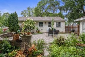 730 Marigold NE