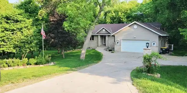 8526 Oak Ridge