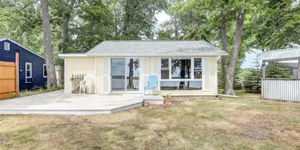 22957 Platte Lake