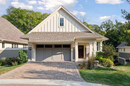 3237 Shadywood Circle