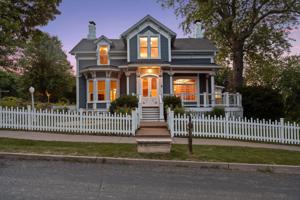 210 Laurel Street E