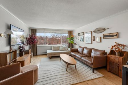 2700 W 44th Street