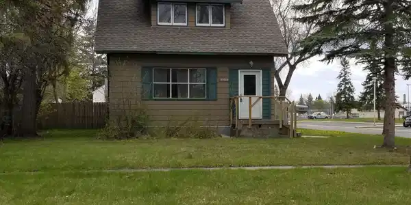 1025 Riverside