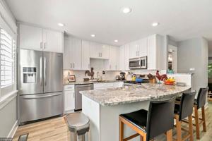 1555 W Wayzata Boulevard