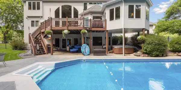 960 Bayside Lane