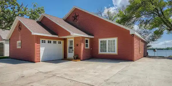 2547 Spring Lake SW