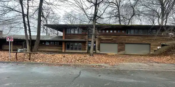 4945 Glen Elyn
