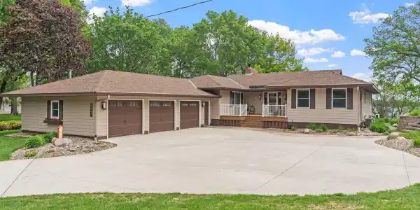 6947 Highway 71 NE