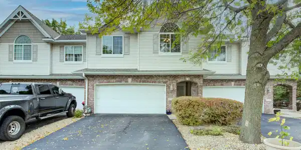 3733 Fox Tail NW