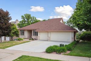 7307 Bush Lake