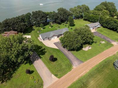 4 S Fox Lake Drive E