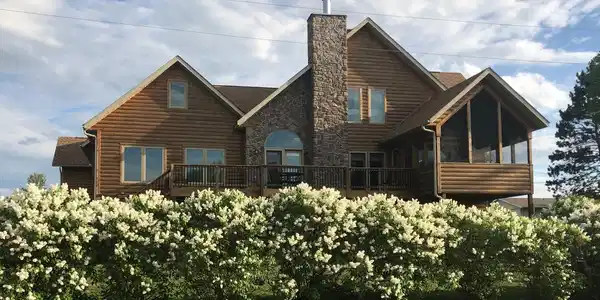 555 Lake W