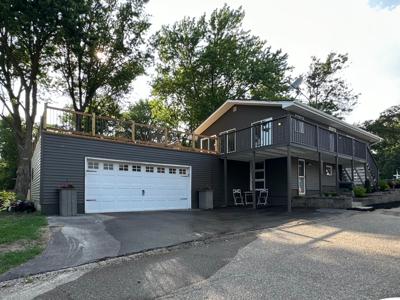 4311 Quaker NE