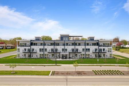 907 N Lakeshore Drive