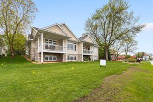 809 Lakeshore