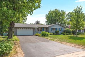 8651 Queen S