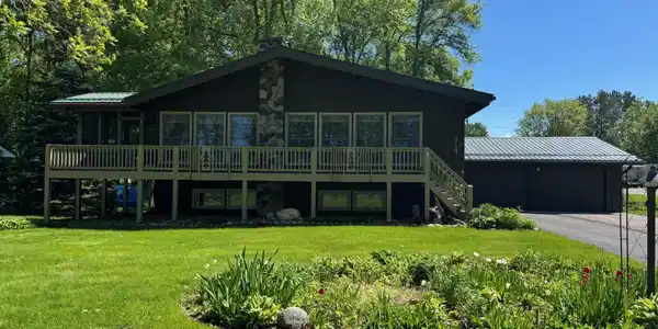 814 Lakeshore Boulevard W