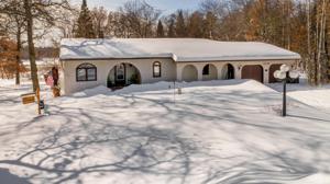 6037 Knollwood
