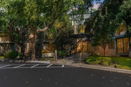 10 Windsor Court