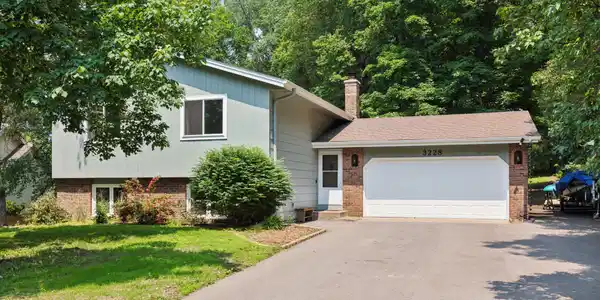 3228 Spruce Trail SW