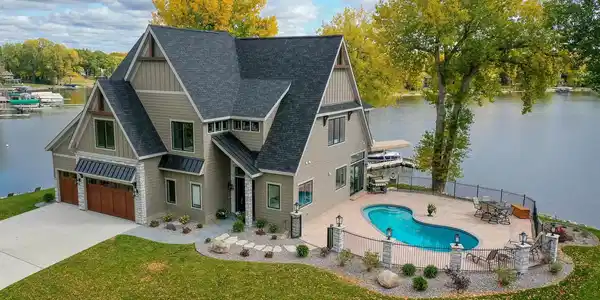 3877 Island View NW