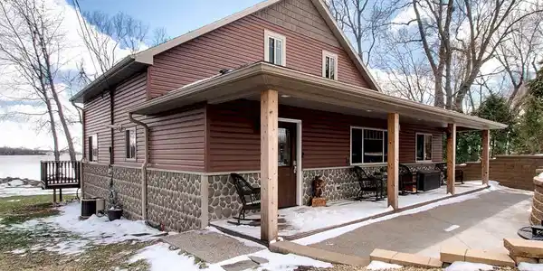 209 Lakeview Court