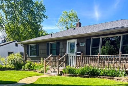1316 Oak Street W